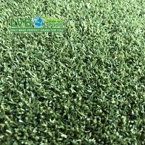 Golf putting green